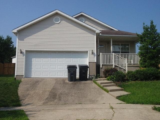 1st image of 2304 Country Hills Cir
