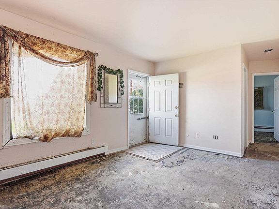 3rd image of 2717 Normandy Rd
