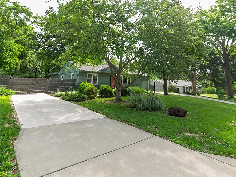 8721 Goodman St — Photo 5