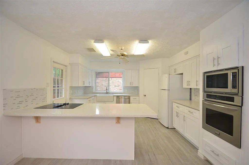 4 bed, 2.5 bath, 2308 sqft, $2,280 — Photo 1