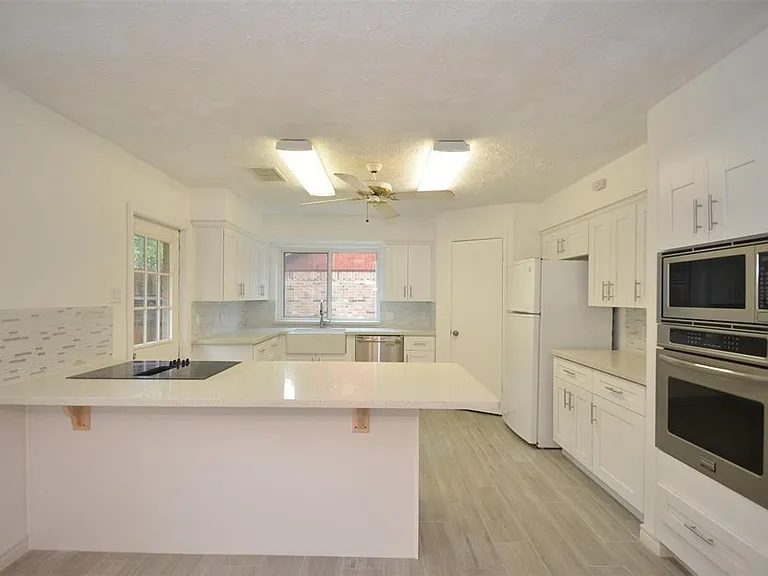 2822 River Birch Dr — Photo 2