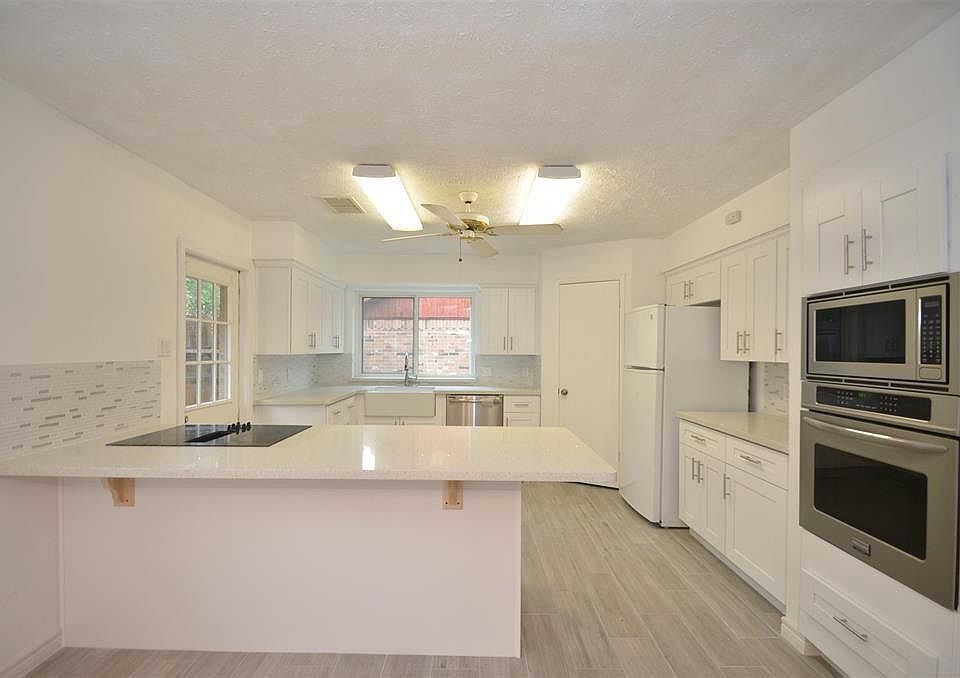 1st image of 2822 River Birch Dr
