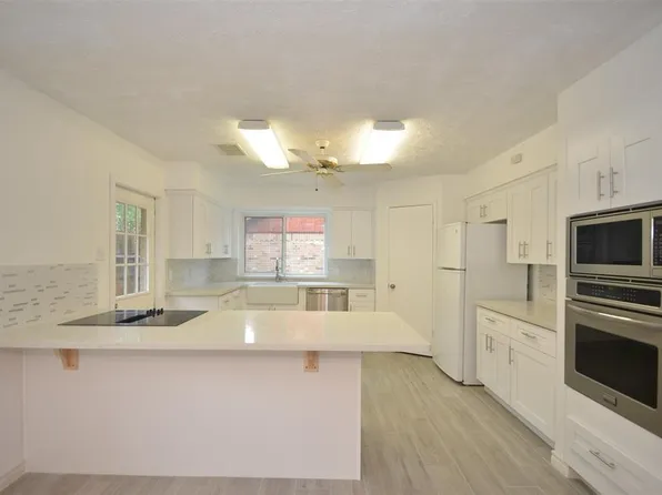2822 River Birch Dr, Sugar Land, TX 77479