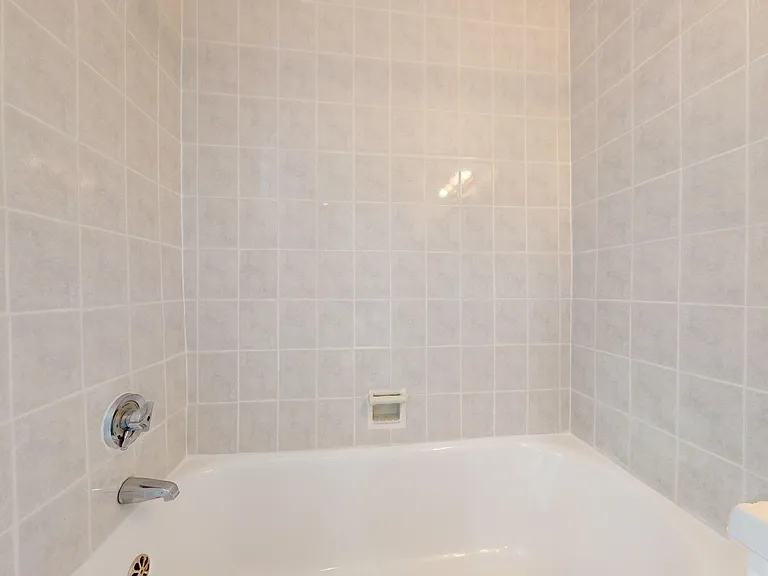 301 E 38th St #7F — Photo 9