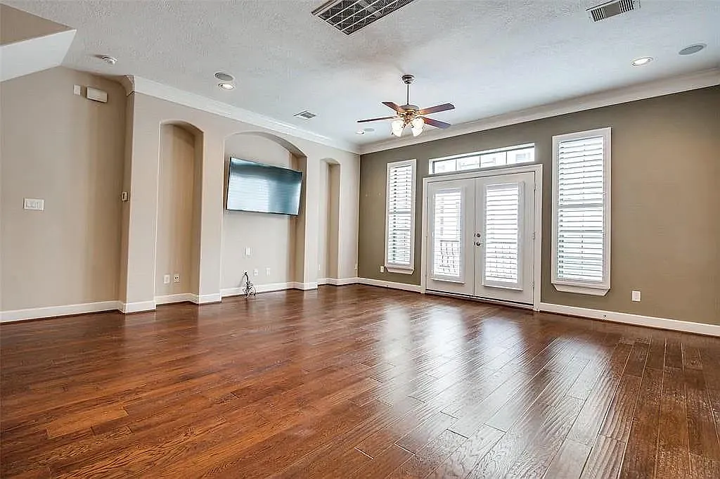 3 bed, 3.5 bath, 2108 sqft, $2,850 — Photo 3
