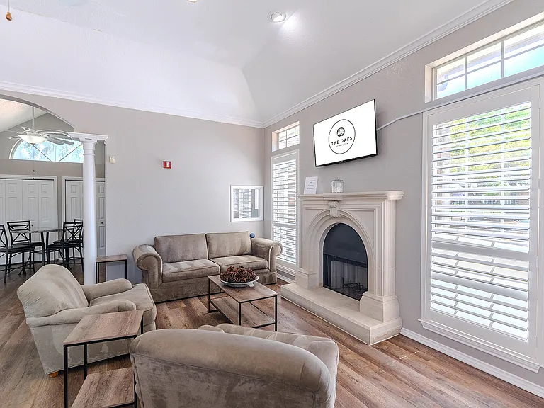 The Oaks of Arlington-Leasing Office