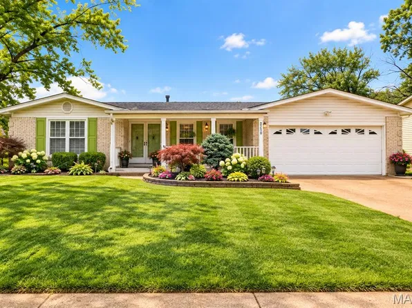 2130 Bienville Dr, Florissant, MO 63031
