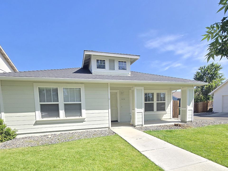 1st image of 1404 Pin Oak Dr