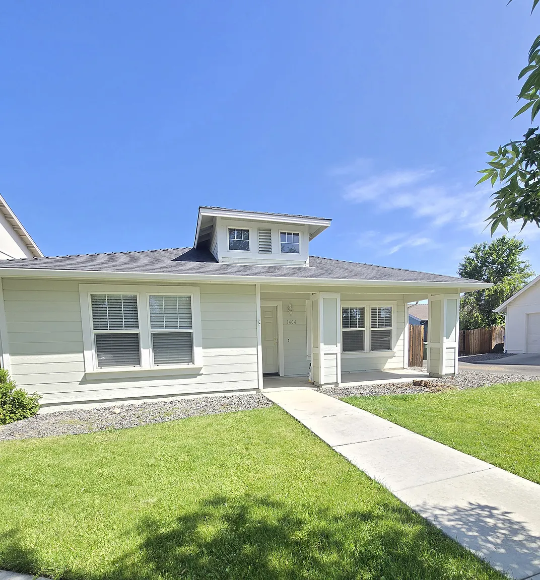 1404 Pin Oak Dr photo 1