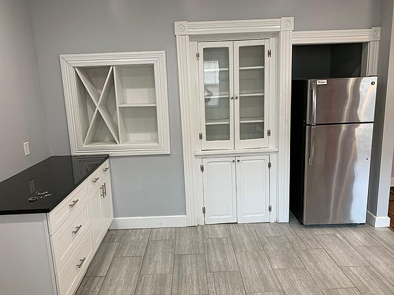 4th image of 1520 E Ohio St