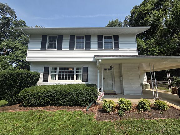 3rd image of 111 Tamarisk Ct