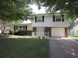 702 Westgate Rd, Washington, IL 61571