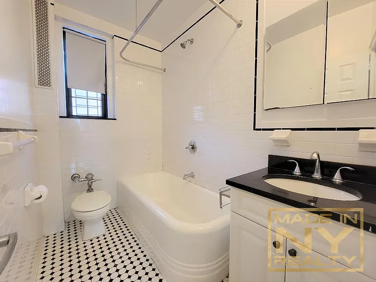 51-01 39th Ave #K11 — Photo 7