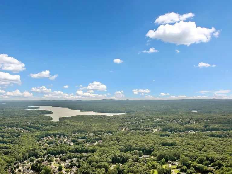 Close proximity to Lake Allatoona