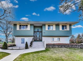 1533 Hartmann Dr, Schaumburg, IL 60193