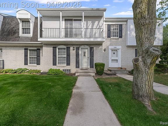 3rd image of 121 Stratford Ln