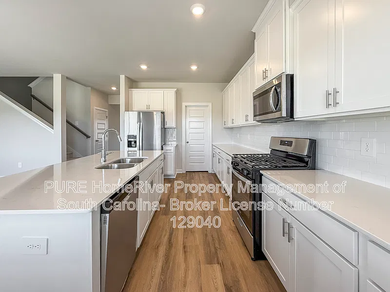 4 bed, 2.5 bath, 2479 sqft, $2,195 — Photo 3