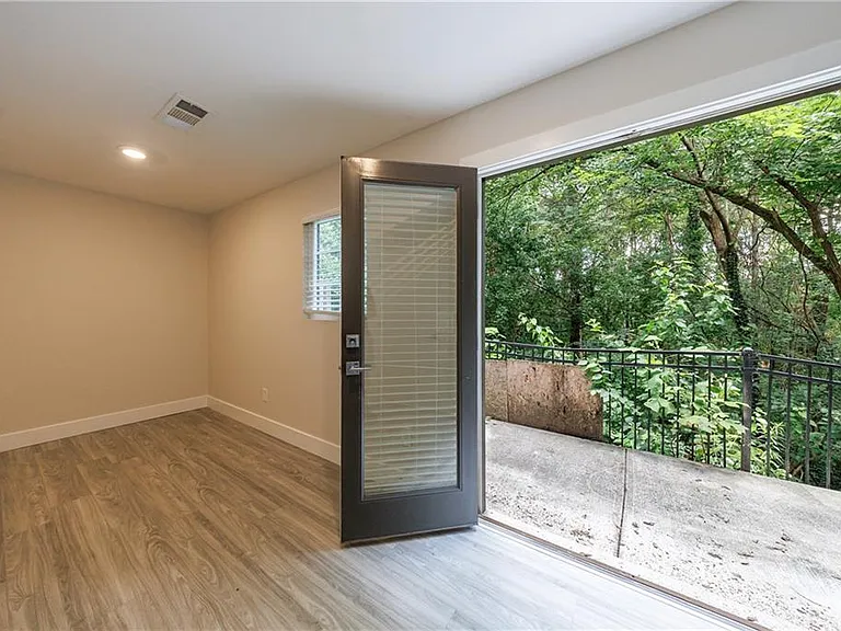 733 Taylor Ct NE — Photo 43