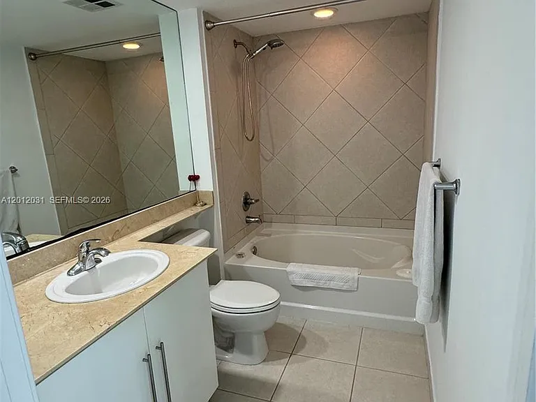 335 Biscayne Blvd #2900 — Photo 20