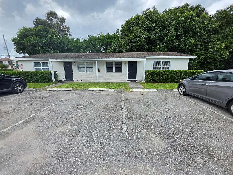 4733 Marguerita St