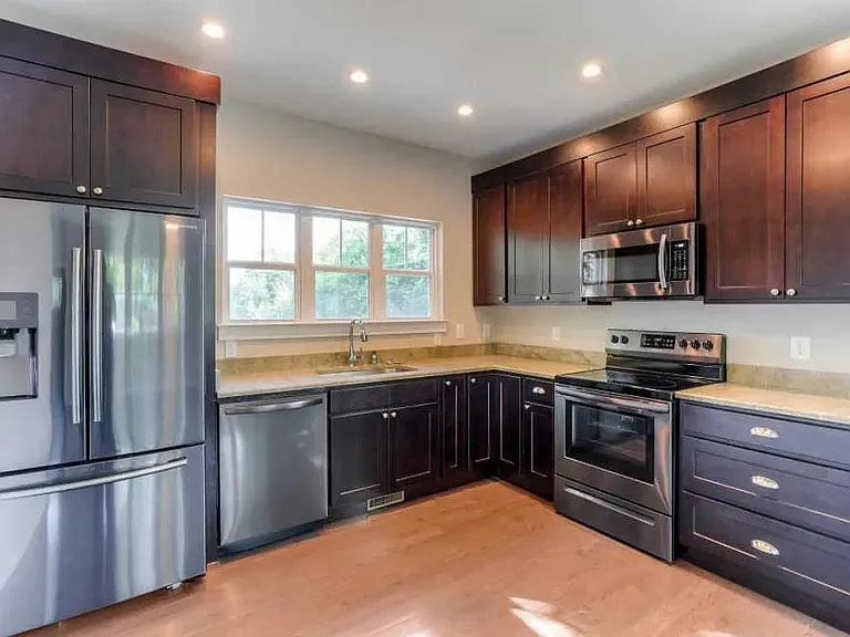 1000 Fleming St — Photo 10