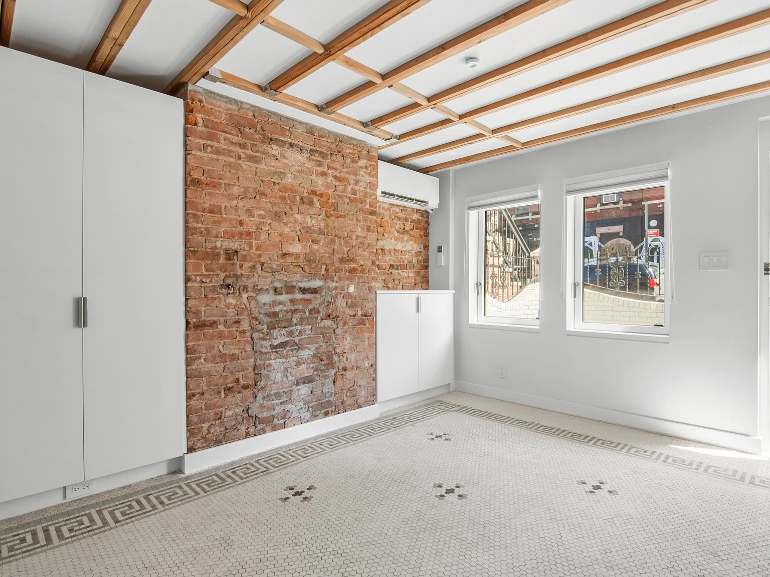 565 Lorimer Street — Photo 3