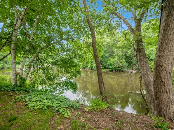 427 Hicks Ave, Plainwell, MI 49080