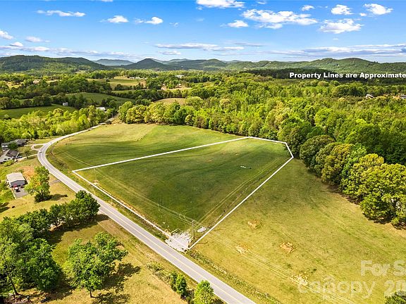 4th image of 562 Mountain View Rd