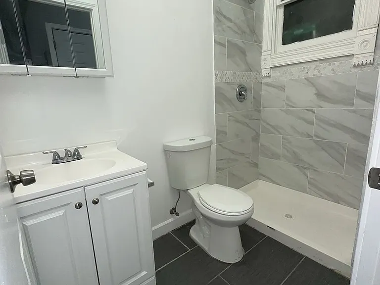 2258 W 21st St #3F — Photo 6