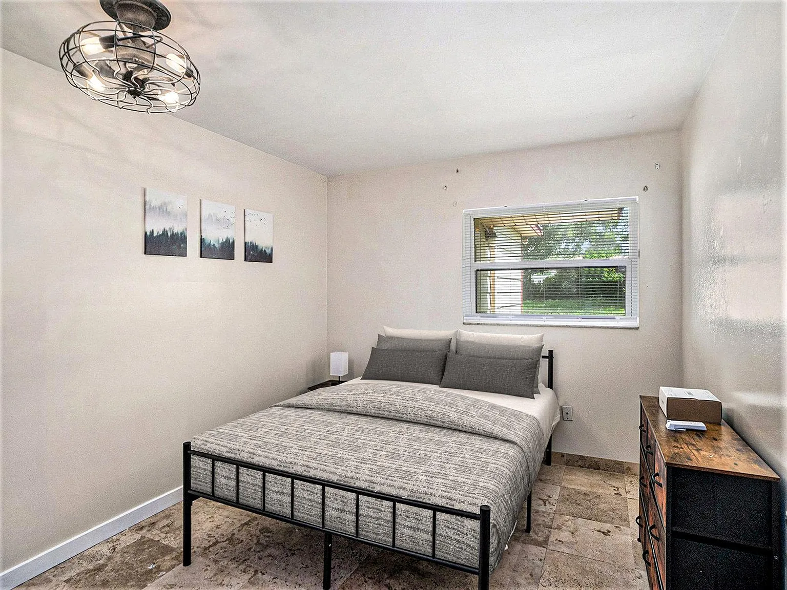 4 bed, 2.0 bath, 1886 sqft, $797 — Photo 1