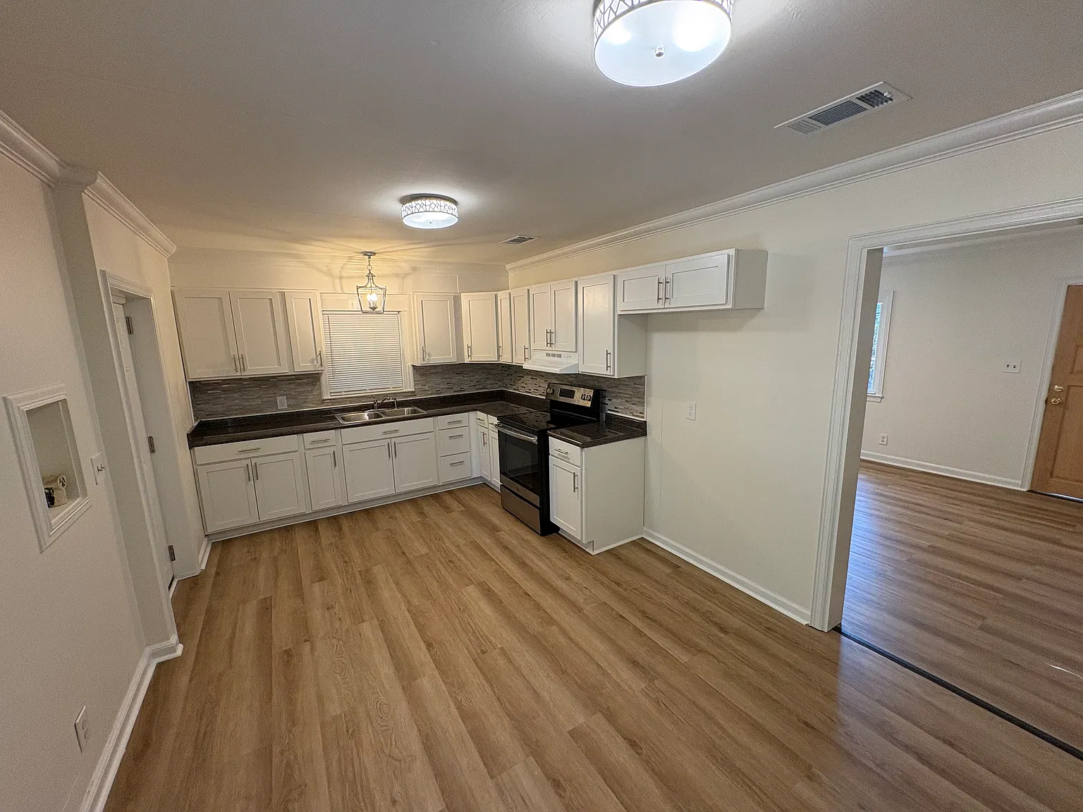 2 bed, 964 sqft, $1,200 — Photo 2
