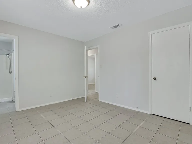 423 Edgewater Rd — Photo 17