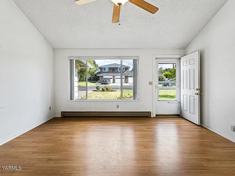 5702 Bitterroot Ln — Photo 3
