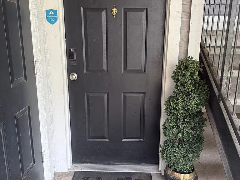 10000 Gate Pkwy N #812 — Photo 3
