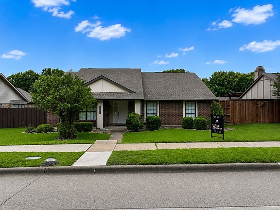 2nd image of 1308 Mullins Dr