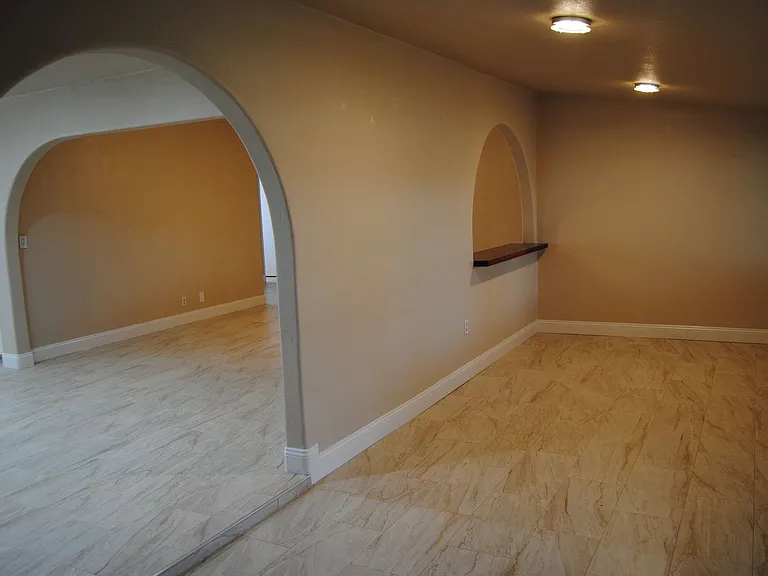 8817 Butternut Ave — Photo 7