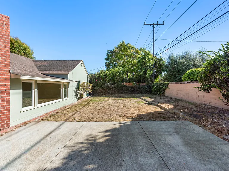 301 Frances St — Photo 24