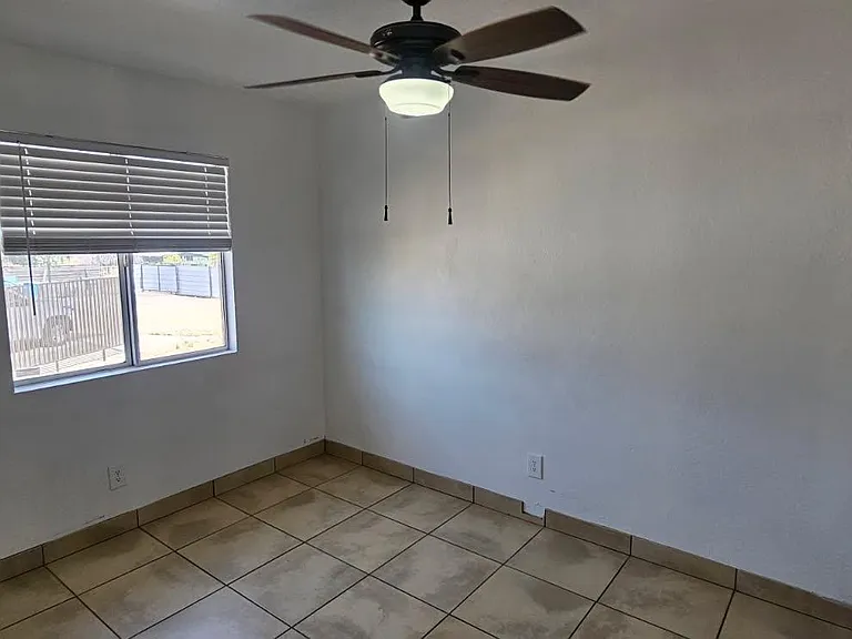 1551 E Christy Dr — Photo 7