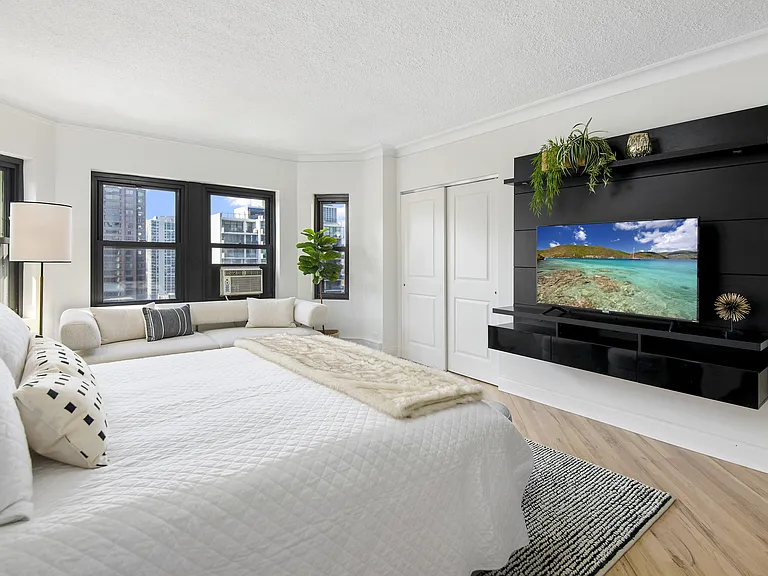 The Deco North Lake Shore — Photo 10