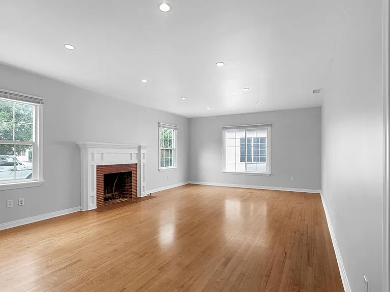 2150 Maine Ave — Photo 1