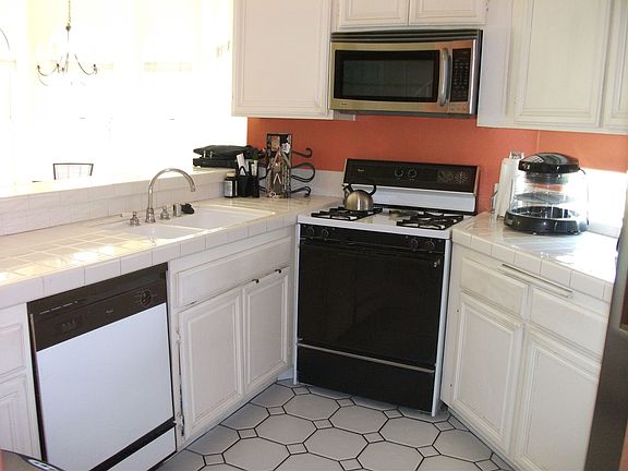 Kitchen with Breakfast Bar