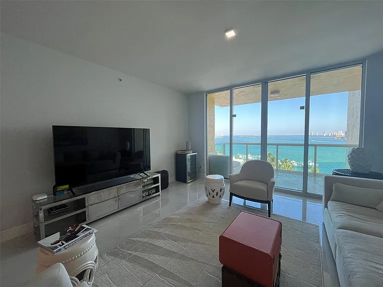 2650 Lake Shore Dr #803 — Photo 22