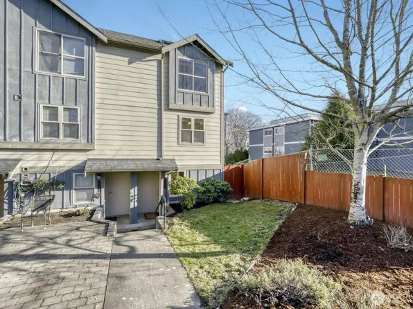 9010 18th Ave SW #A, Seattle, WA 98106