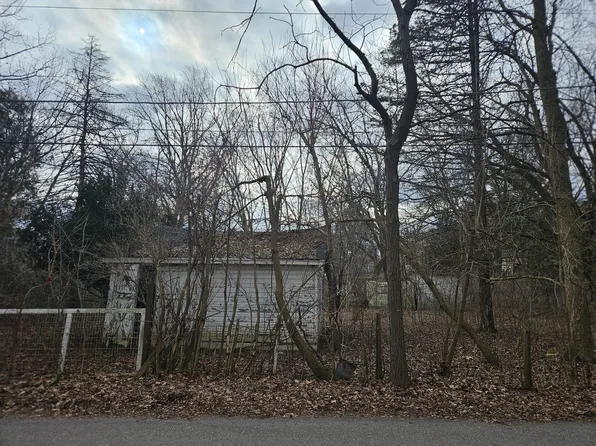 28241 W Greenwood Ave, Spring Grove, IL 60081