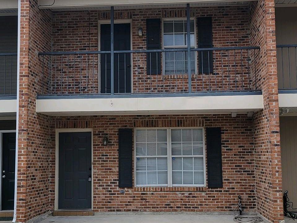 1st image of 4625 Parkoaks Dr APT 71