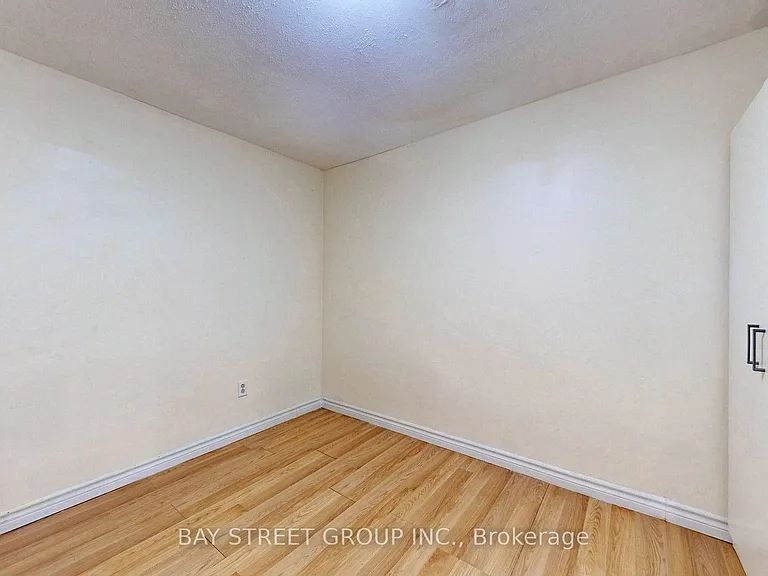 49 Pepperell Cres — Photo 12