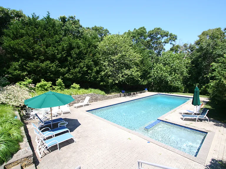 27 Willow Ln — Photo 2