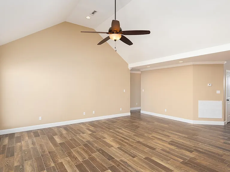 102 Cottonwood Dr — Photo 8