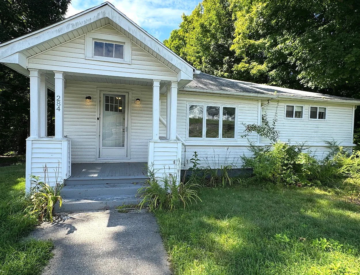 3 bed, 1.5 bath, 1150 sqft, $2,400 — Photo 1