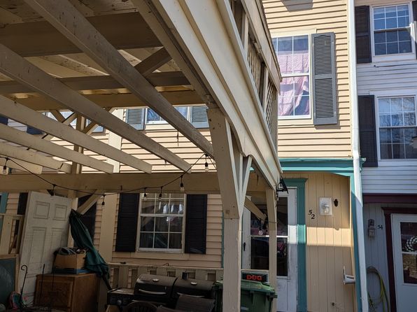 52 Rising Trail Dr #52, Middletown, CT 06457